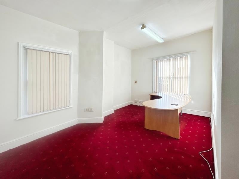 37 Manchester Rd, Manchester for lease Interior Photo- Image 1 of 6