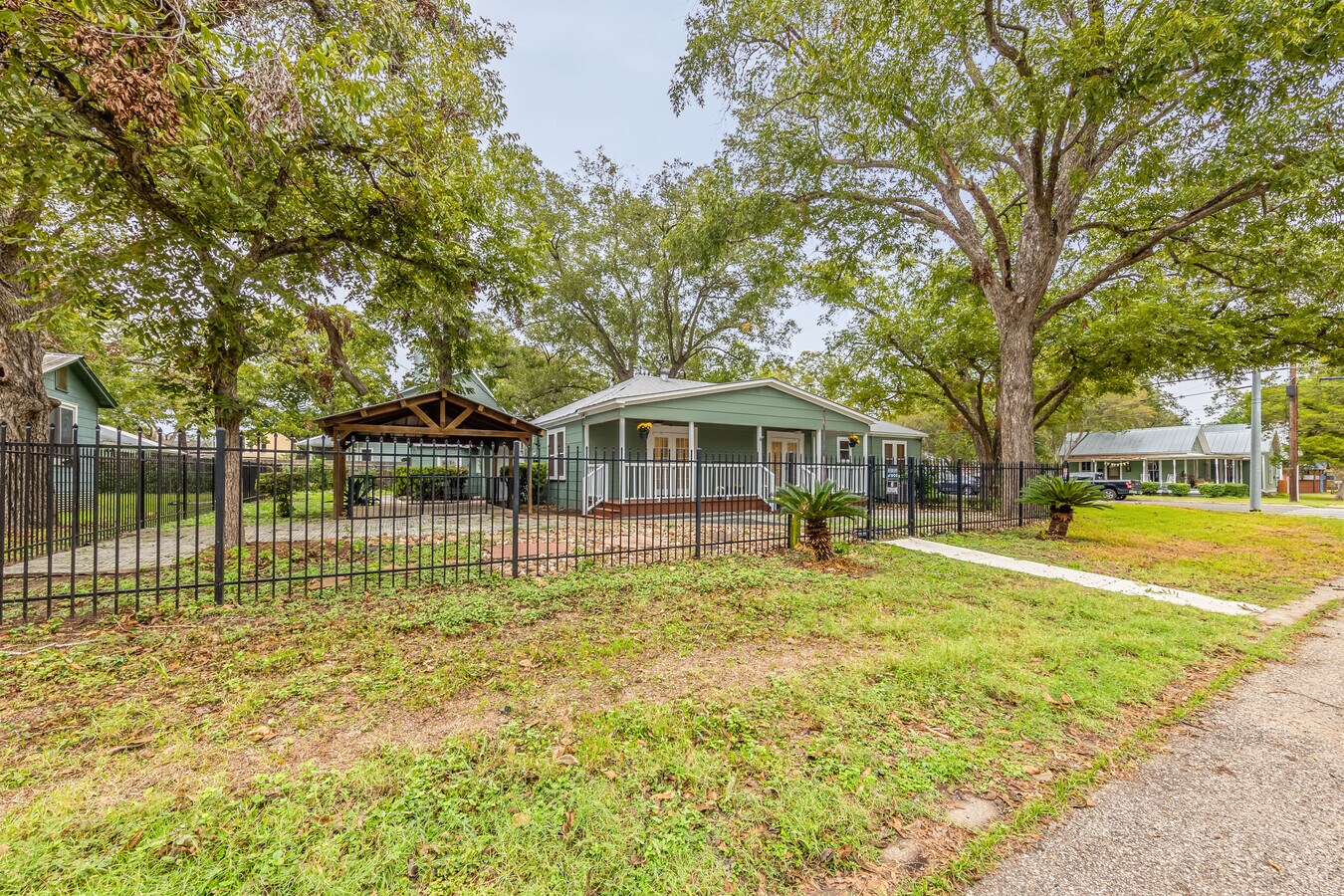 702 Pecan St, Bastrop, TX 78602