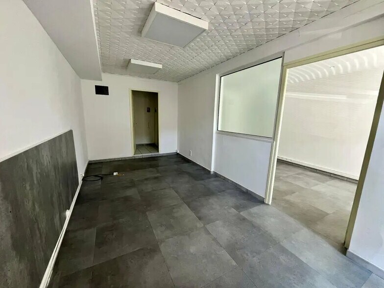 Office in Monteux for lease - Interior Photo - Image 1 of 8