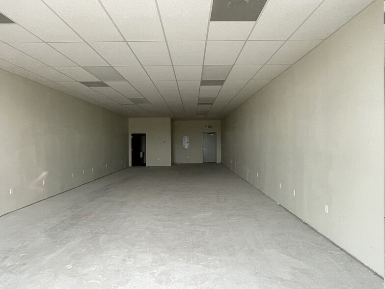 400 Expressway, La Joya, TX for lease - Interior Photo - Image 2 of 6