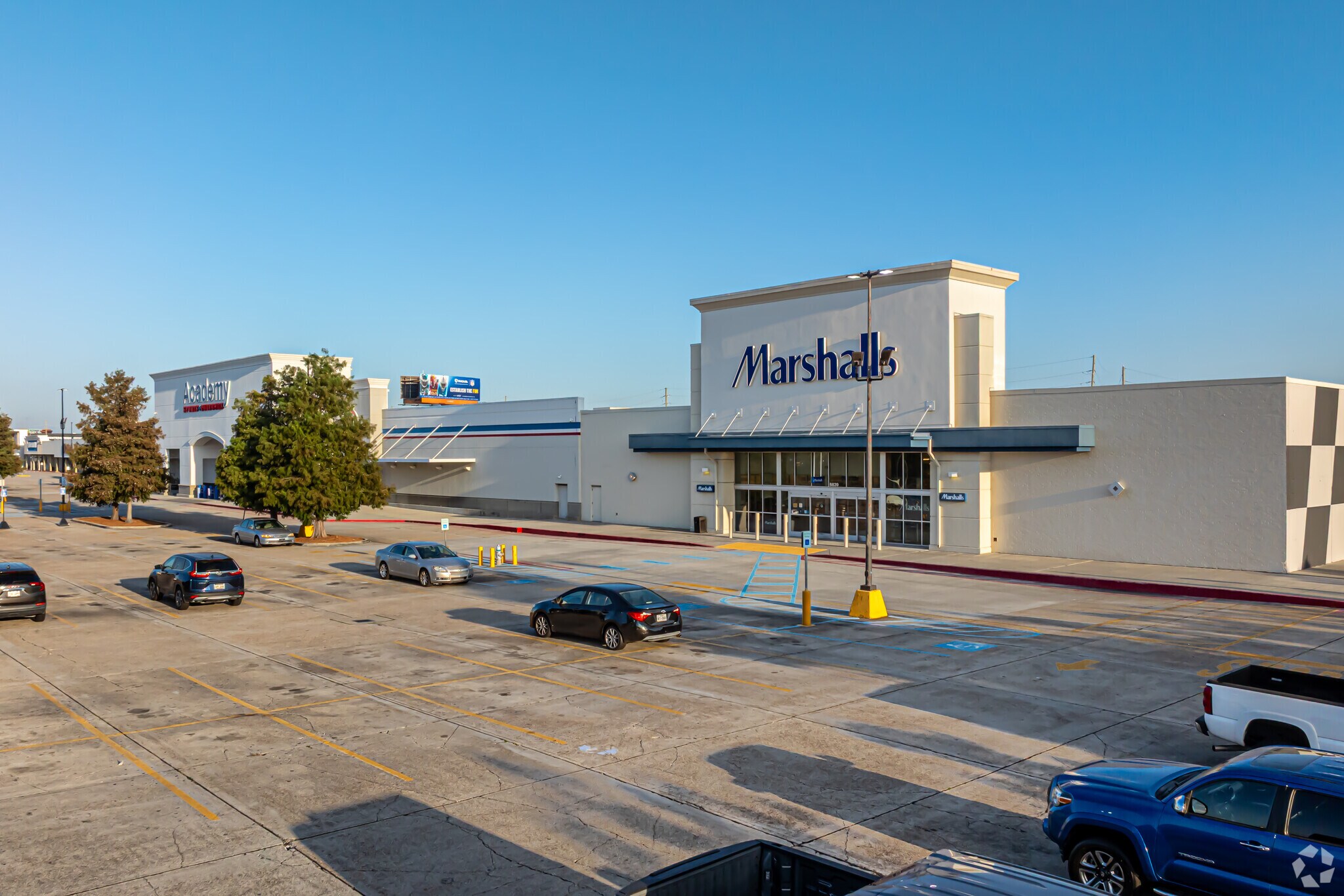 8835-8855 Veterans Memorial Blvd, Metairie, LA for lease Primary Photo- Image 1 of 9