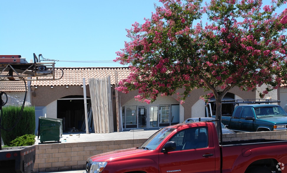 21600 Osborne St, Chatsworth, CA for lease - Building Photo - Image 3 of 6