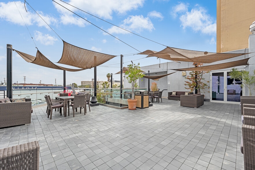 6350 Santa Monica Blvd, Los Angeles, CA for sale - Building Photo - Image 3 of 43