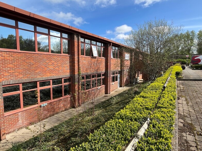 Watling St, Radlett for sale - Building Photo - Image 2 of 6