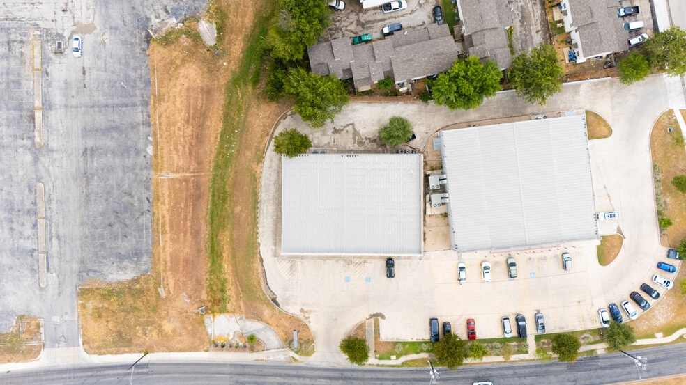 4447 Thousand Oaks, San Antonio, TX for lease - Building Photo - Image 2 of 14