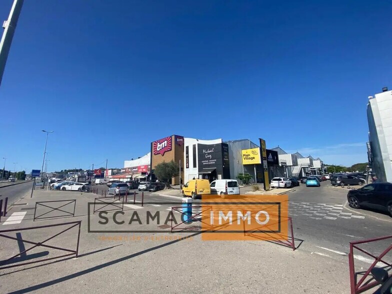 Retail in Les Pennes-Mirabeau for lease - Building Photo - Image 3 of 4