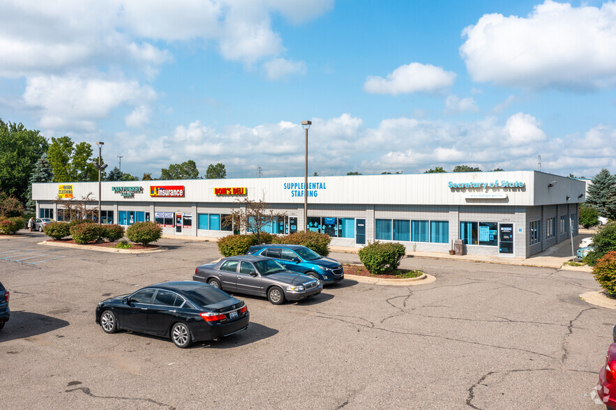 18412 Telegraph Rd, Brownstown, MI for lease - Primary Photo - Image 1 of 5