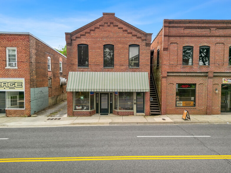 215 W 3rd St, Farmville, VA for sale - Building Photo - Image 1 of 50