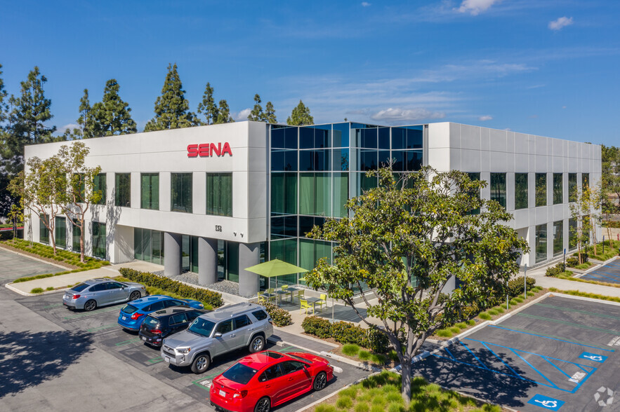 152 Technology Dr, Irvine, CA for lease - Primary Photo - Image 1 of 5