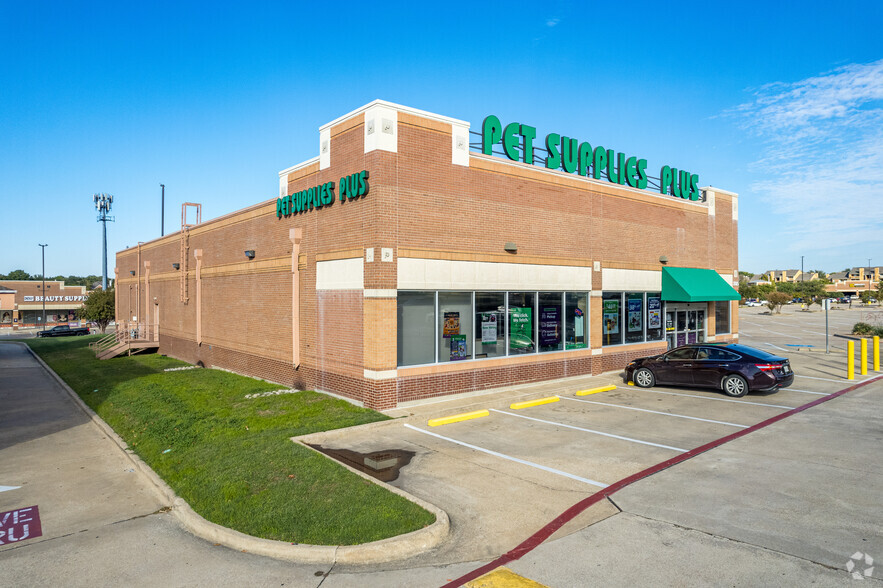 3315-3427 E Trinity Mills Rd, Dallas, TX for lease - Building Photo - Image 2 of 8