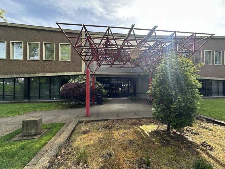 2828 S Corbett Ave, Portland, OR for sale - Building Photo - Image 2 of 17