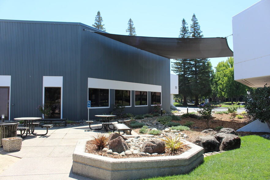 105 Lake Forest Way, Folsom, CA for lease - Building Photo - Image 2 of 9