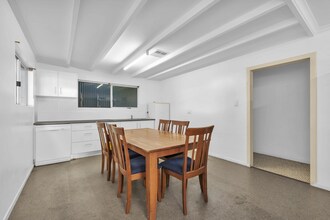 1-5 Corbet Rd, Jones Hill for lease Interior Photo- Image 2 of 4