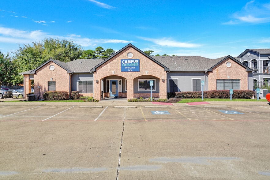 2456 Montgomery Rd, Huntsville, TX 77340