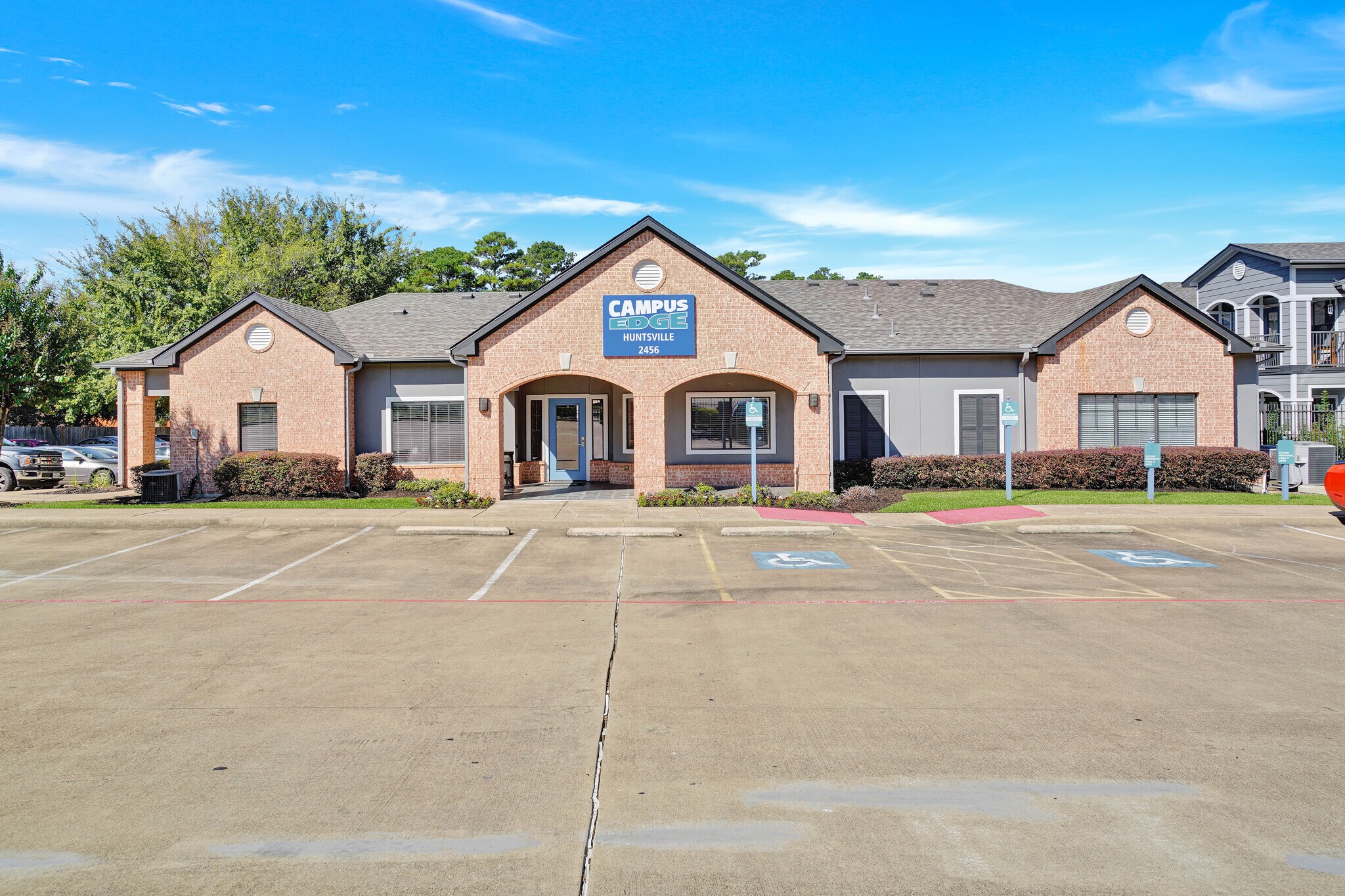 2456 Montgomery Rd, Huntsville, TX 77340