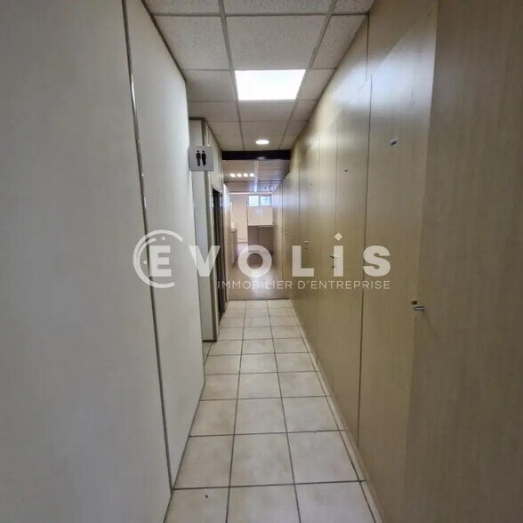 11 Rue De Stalingrad, Montreuil for lease - Interior Photo - Image 2 of 13