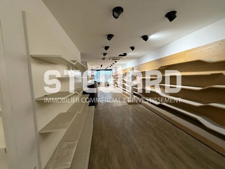 Retail in Lille for lease - Interior Photo - Image 2 of 18