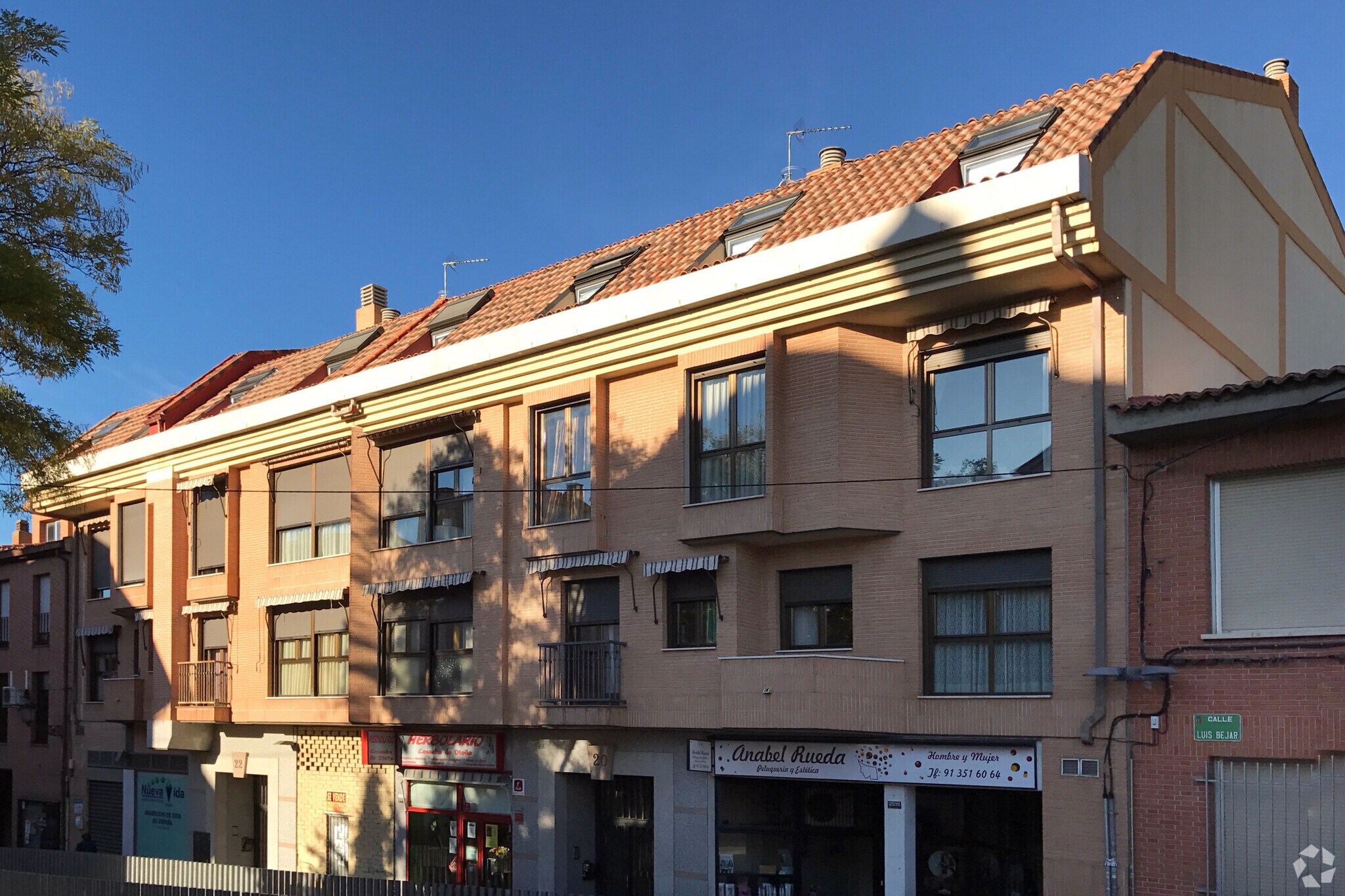 Calle Luis Béjar, 20, Pozuelo de Alarcón, Madrid for sale Primary Photo- Image 1 of 1