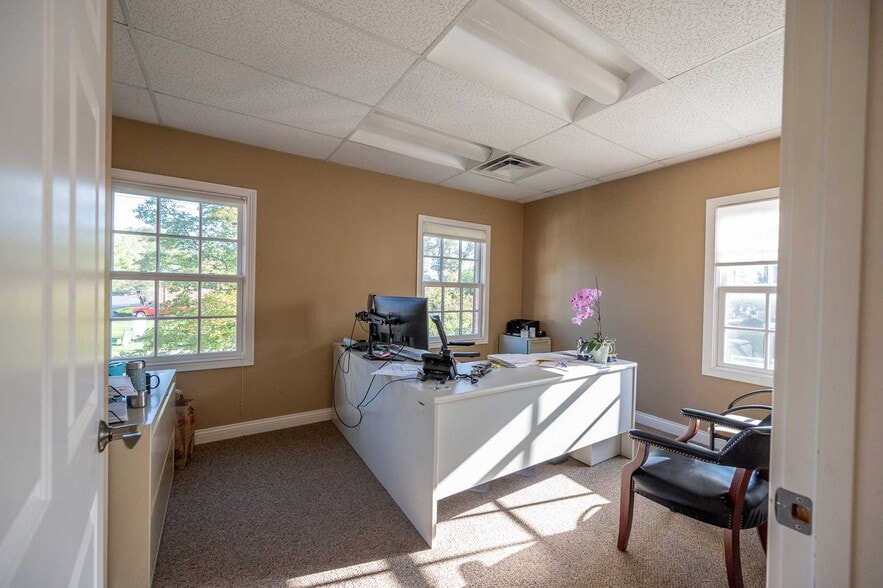 7775 Cooper Rd, Montgomery, OH for lease - Interior Photo - Image 3 of 47