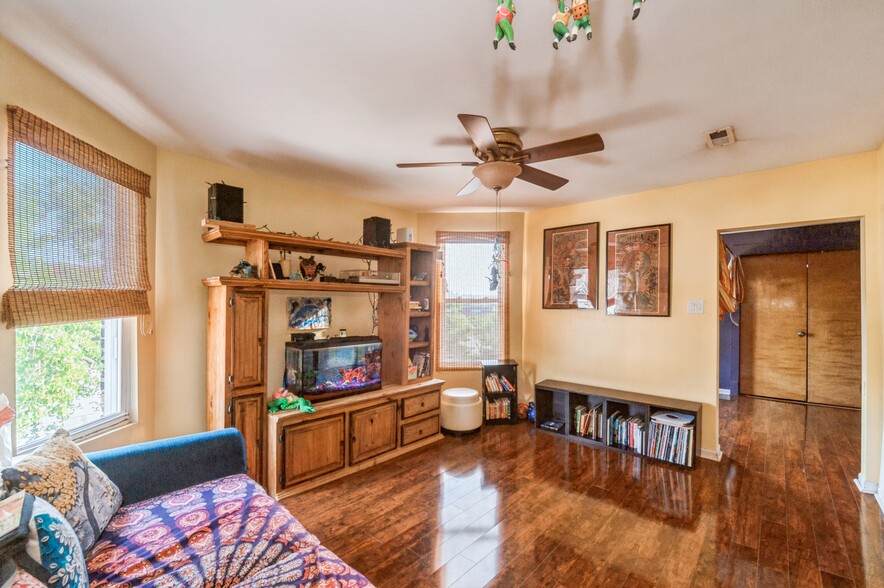 3341-3343 N Western Ave, Chicago, IL for sale - Interior Photo - Image 3 of 13