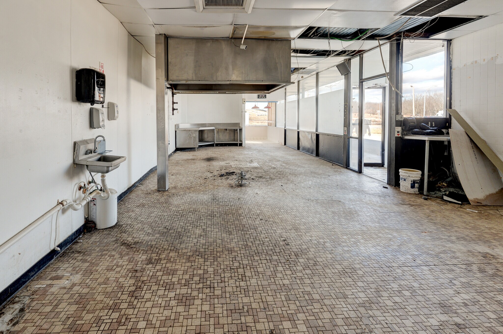 1645 Scott, Belton, MO 64012 Freestanding Building