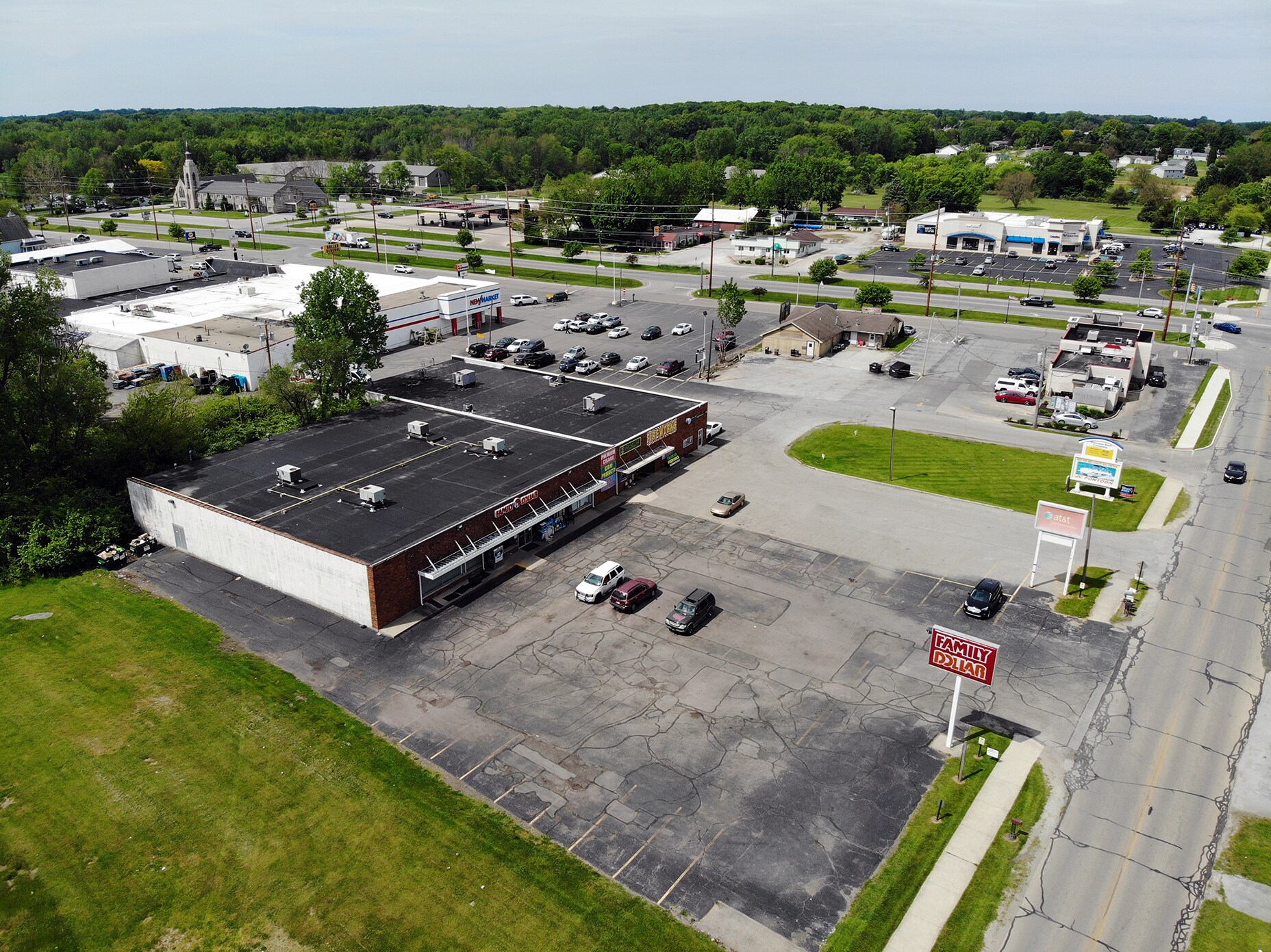 203 E Pickwick Dr, Syracuse, IN for sale Building Photo- Image 1 of 1