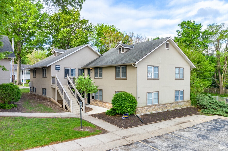 8115 Shawnee Mission Pky, Shawnee Mission, KS for sale - Primary Photo - Image 1 of 12