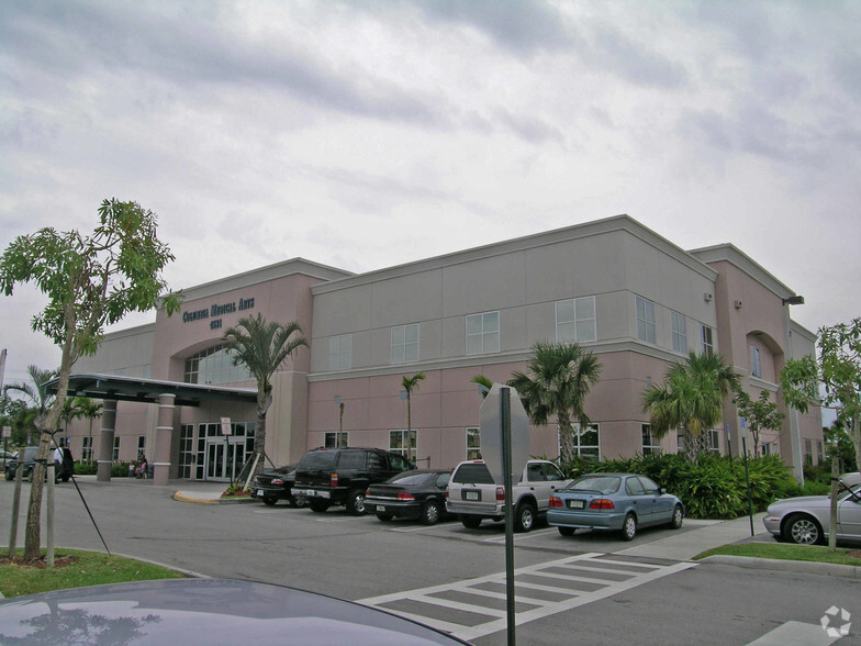 5401 S Congress Ave, Atlantis, FL for lease - Primary Photo - Image 1 of 9