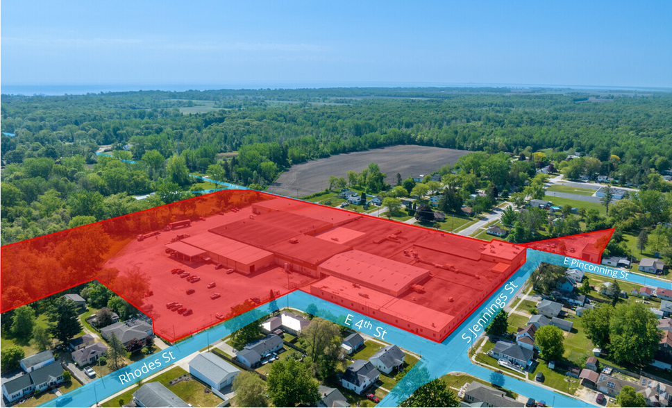 401 E 5th St, Pinconning, MI for sale - Aerial - Image 1 of 1