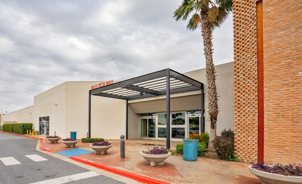 2004 S Expressway 83, Harlingen, TX 78552