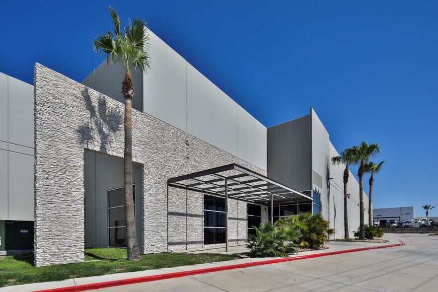 I-35 And Beltway Pky, Laredo, TX for lease - Building Photo - Image 1 of 13