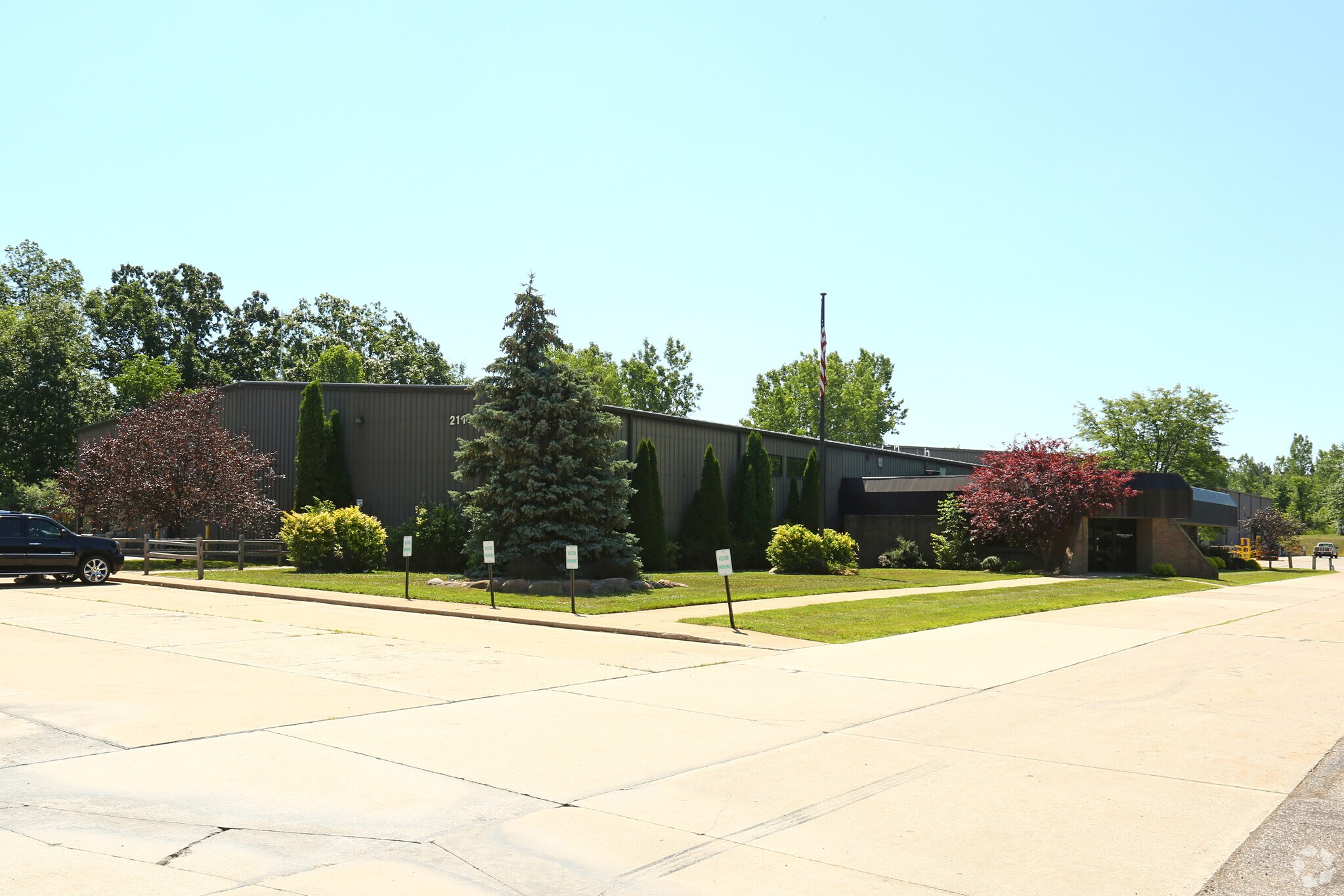 2111 W Thompson Rd, Fenton, MI for lease Building Photo- Image 1 of 20