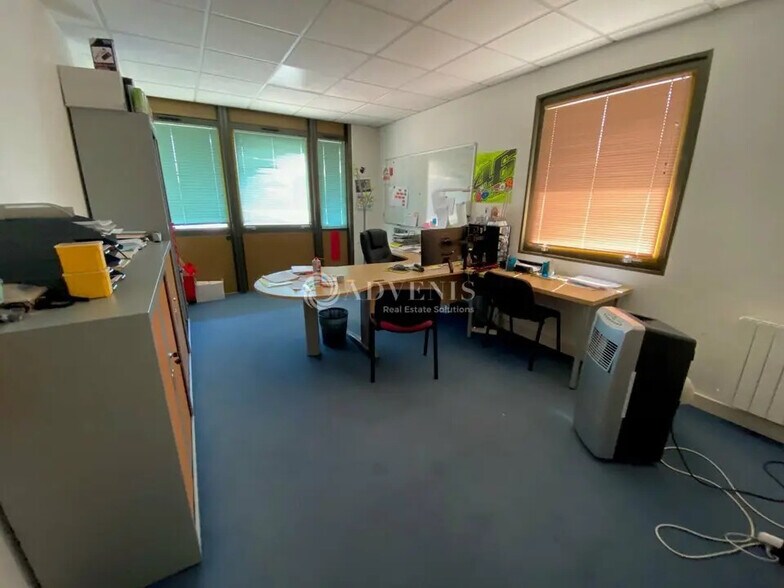 Office in Croissy-Beaubourg for sale - Building Photo - Image 3 of 3