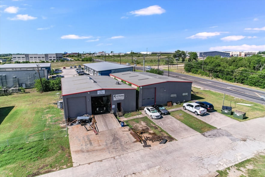 2457 Interstate Park Dr, Buda, TX for lease - Building Photo - Image 1 of 13