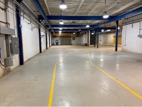 719 W New Castle St, Zelienople, PA for lease Interior Photo- Image 2 of 5