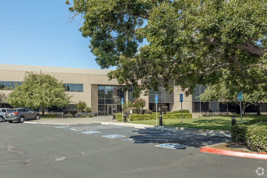 110 Blue Ravine Rd, Folsom, CA for lease - Building Photo - Image 2 of 5