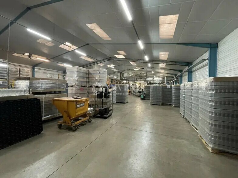 Industrial in Pompignac for lease - Building Photo - Image 2 of 6