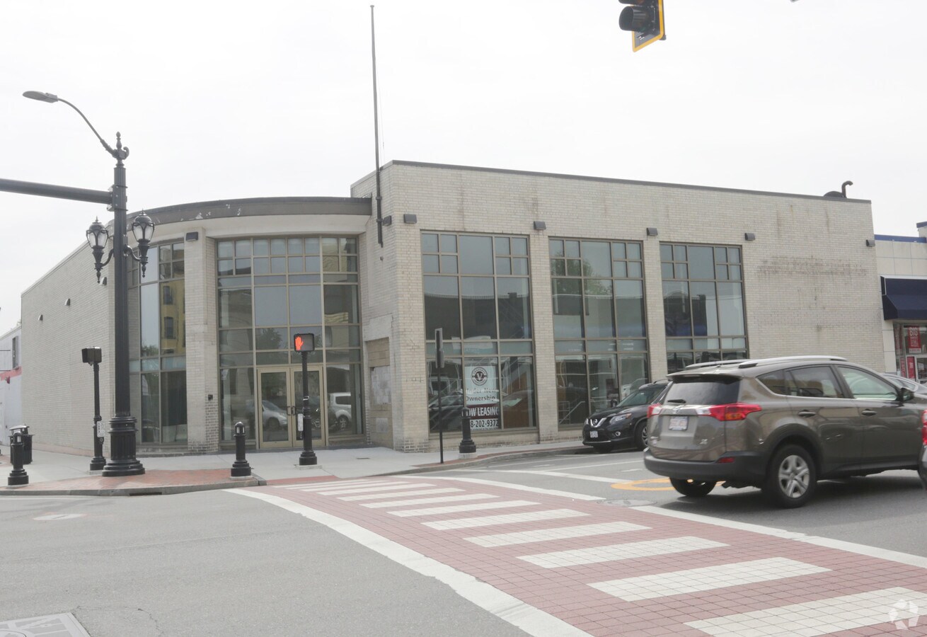 35 Concord St, Framingham, MA 01702