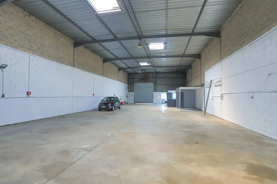 Industrial in Rognac for lease - Interior Photo - Image 3 of 10