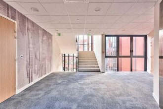 1 Rue James Joule, Guyancourt for lease Building Photo- Image 2 of 10