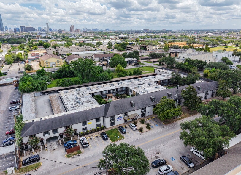 3015 Greenridge Dr, Houston, TX for sale - Building Photo - Image 2 of 29