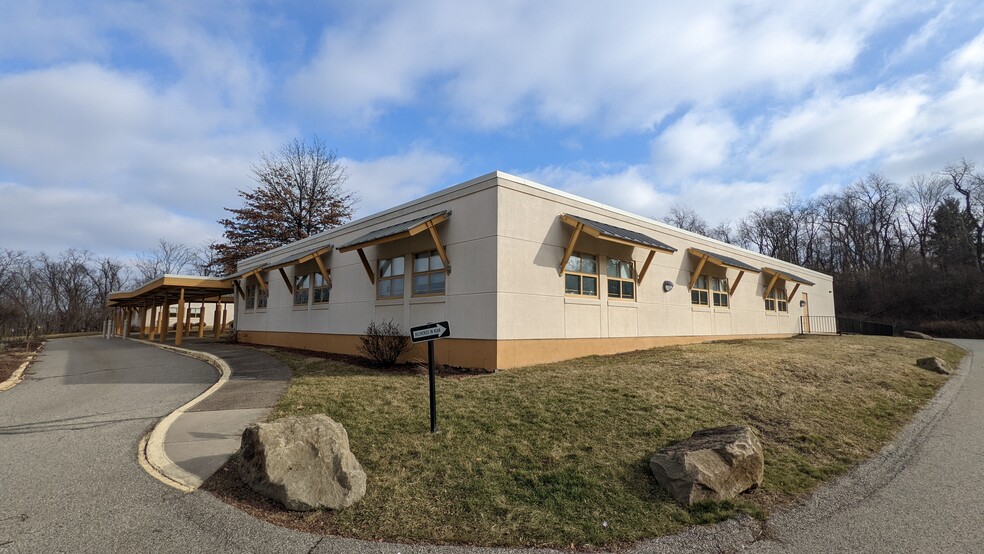 3800 Oakleaf Rd, Brentwood, PA for lease - Building Photo - Image 3 of 7