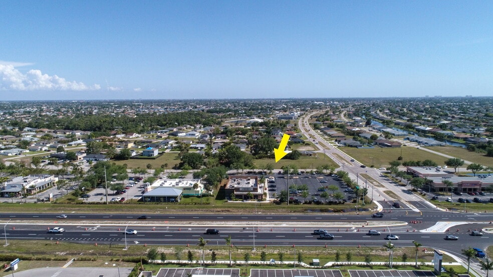 758 4th st, Cape Coral, FL for sale - Primary Photo - Image 1 of 10