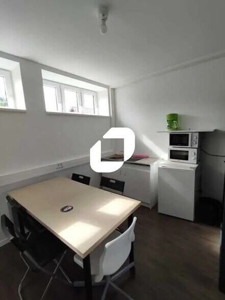 Office in Orly for lease - Interior Photo - Image 3 of 6