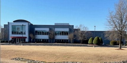 104 Commercial Ave, Mount Olive, NC for lease Primary Photo- Image 1 of 4