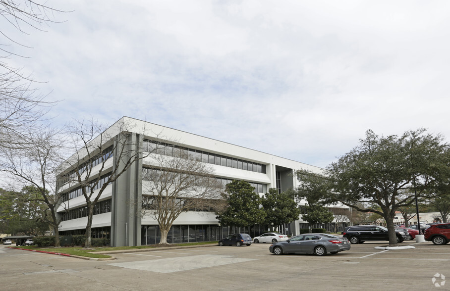 13231 Champion Forest Dr, Houston, TX for lease - Building Photo - Image 2 of 8