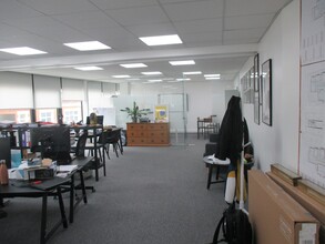 2 Dollis Park, London for lease Interior Photo- Image 2 of 3