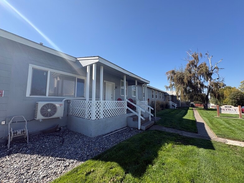 204 SE 12th St, College Place, WA for sale - Building Photo - Image 2 of 39