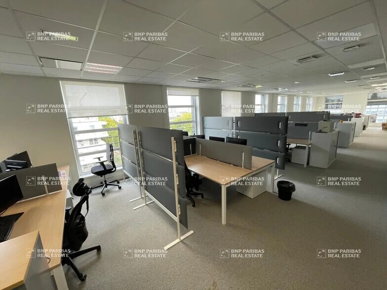 Office in Tours for lease - Interior Photo - Image 2 of 27