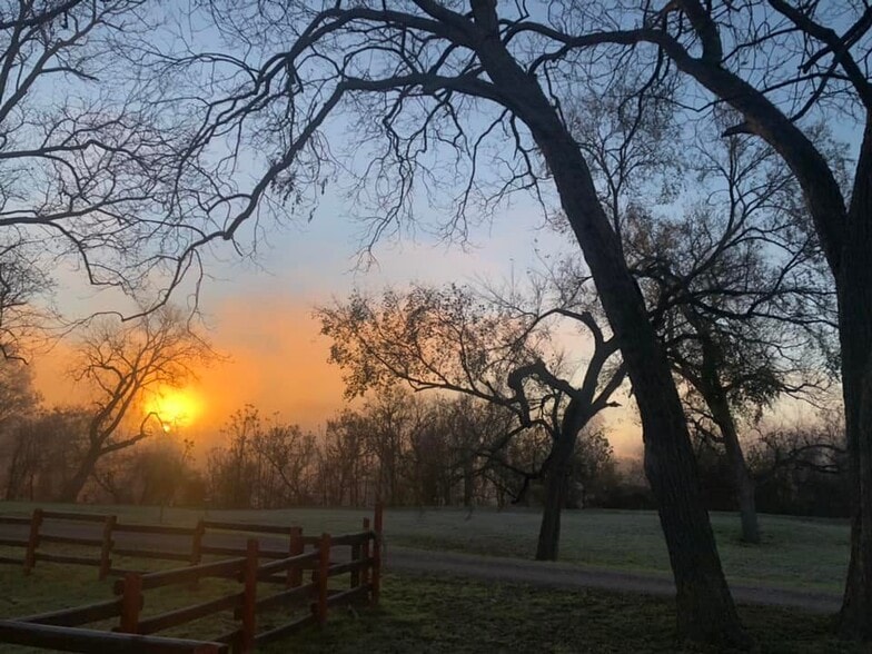 2415 Sandra Ln, Webberville, TX for sale - Building Photo - Image 3 of 12